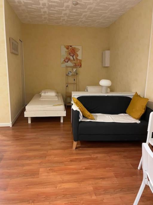 Studio N•2 Avec Patio En Plein Coeur De La Ville Bagnères-de-Bigorre Exterior foto