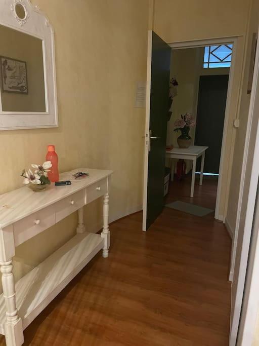 Studio N•2 Avec Patio En Plein Coeur De La Ville Bagnères-de-Bigorre Exterior foto